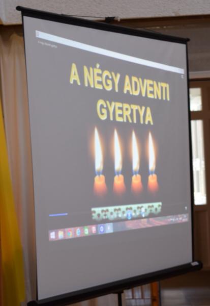 Advent els gyertya gyjtsa